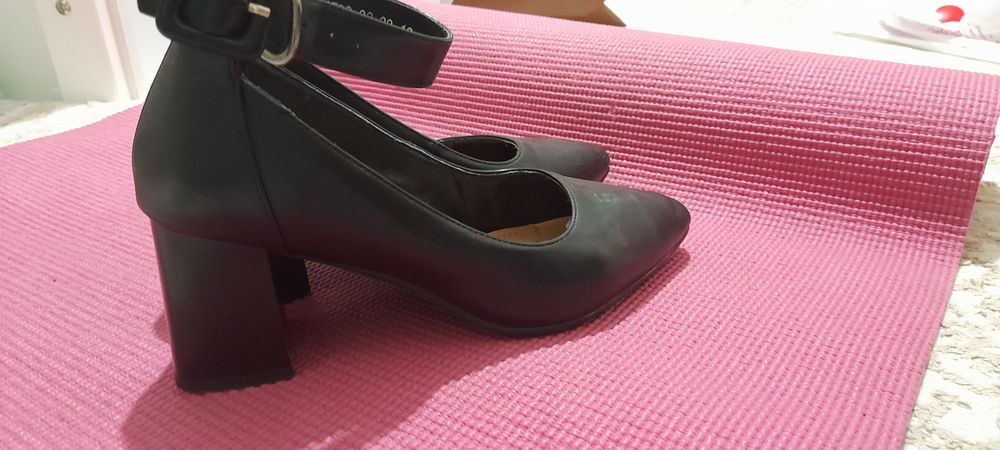 Продам женские туфли