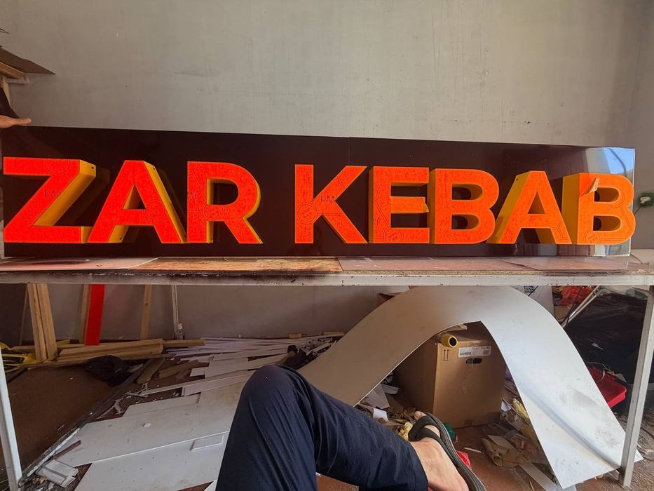 Bukva Neon Let Banner Reklama