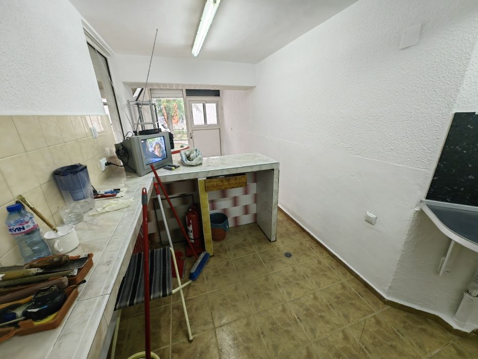 Дава се под наем Магазин в Ямбол, Боровец - 17 кв.м за 127.5 € - Снимка #9