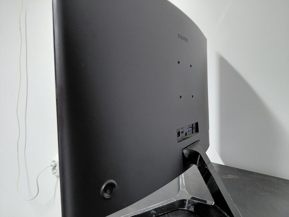 Монитор 27 изогнутый