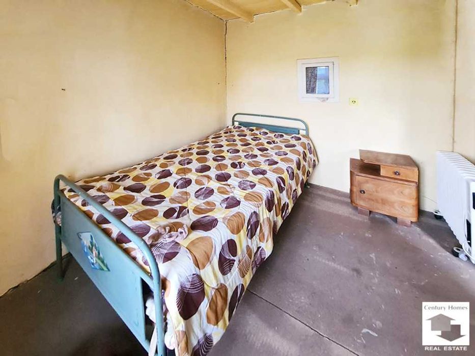 145303 ЕКСКЛУЗИВНО! Просторна къща с гараж в с. Страхилово