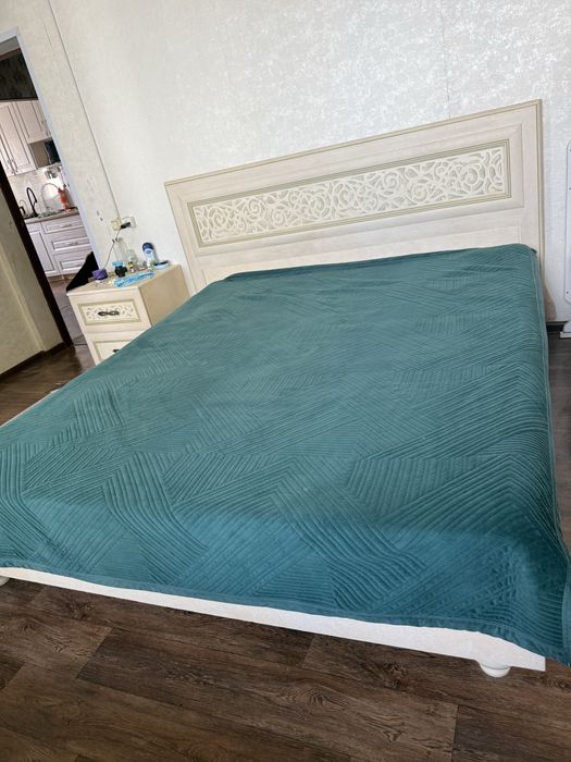 Продам спальный гарнитур