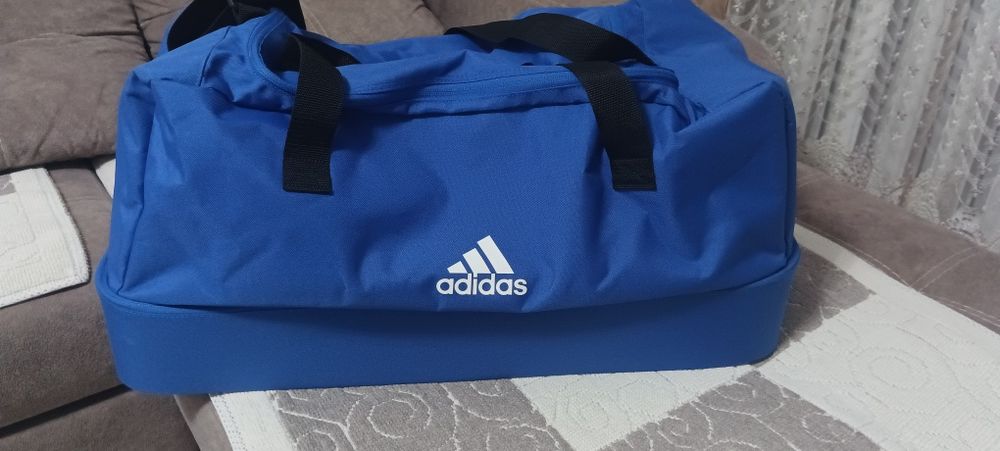 Спортивная сумка adidas
