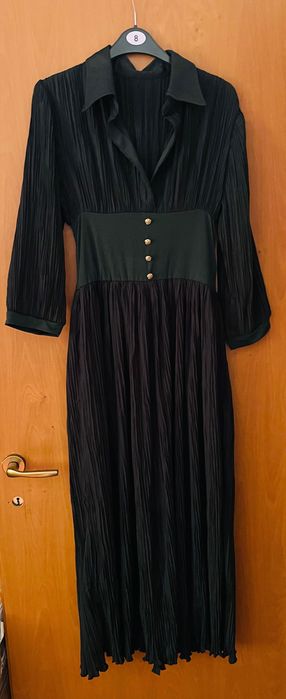 Rochie neagră plisată