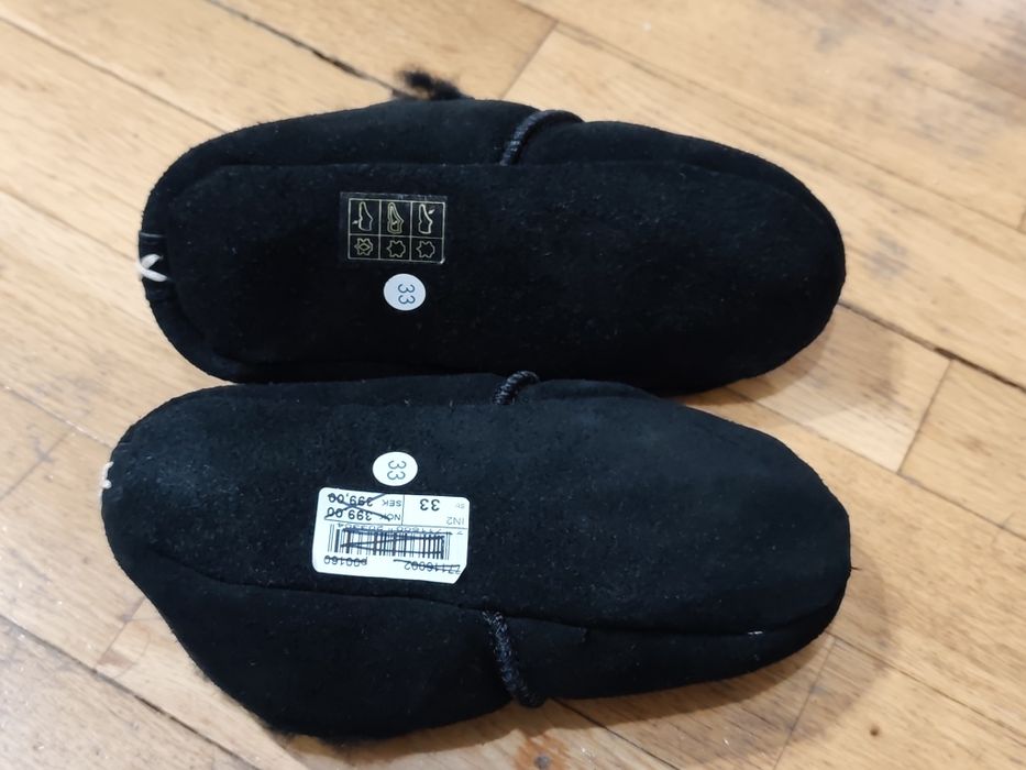 Чисто нови кожени пантофи номер 33