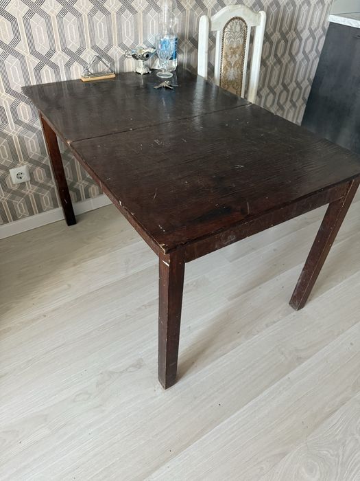 Стол из натурального дерева б/у