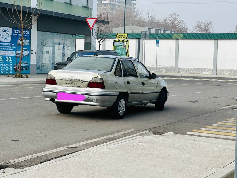 Neksiya 1 sotiladi srochni faqat oldi sirtiga shunchun arzonro qoydim