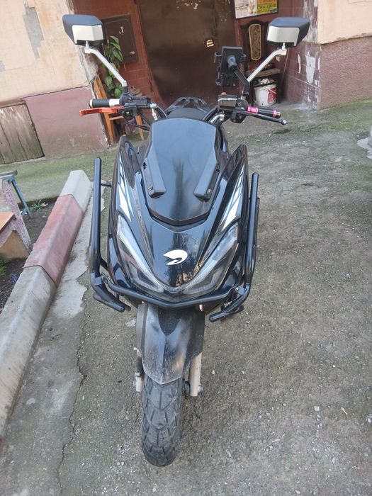 Skuter sotiladi tiger