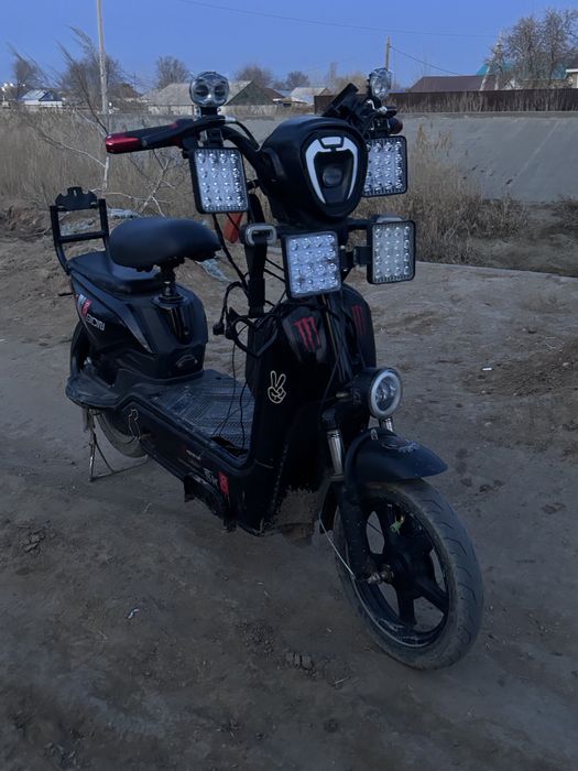 продам электроскутер модель ск8 срочно