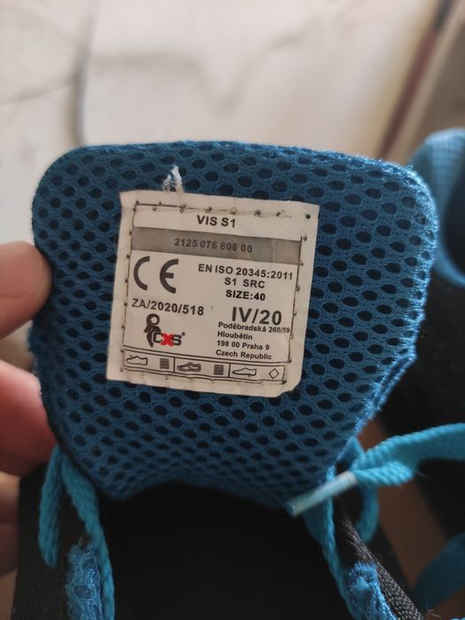 Продавам чисто нови работни обувки!