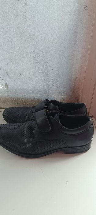 Продам туфли на мальчика 33 размер.