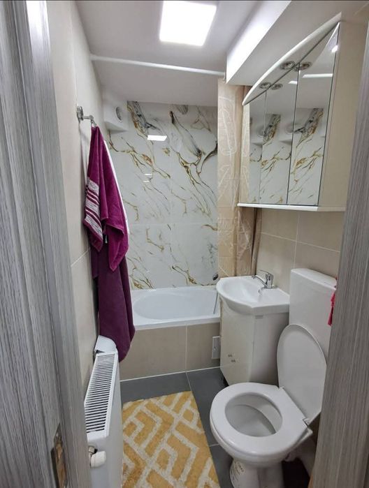 Închiriez apartament