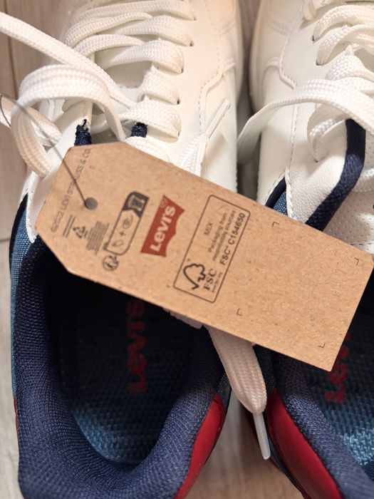 Нови оригинални обувки Levi’s, номер 39