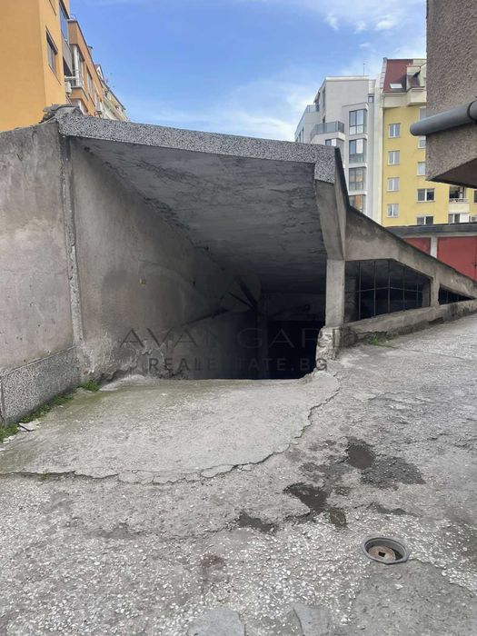 Продава се Гараж / Паркомясто в Пловдив, Кършияка - 18 кв.м за 1667 €/кв.м - Снимка #1