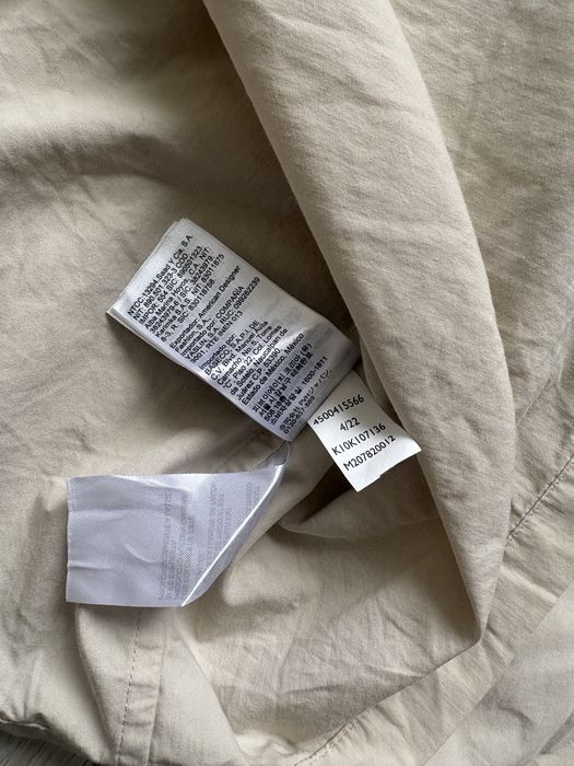 Ветровка на Calvin Klein.