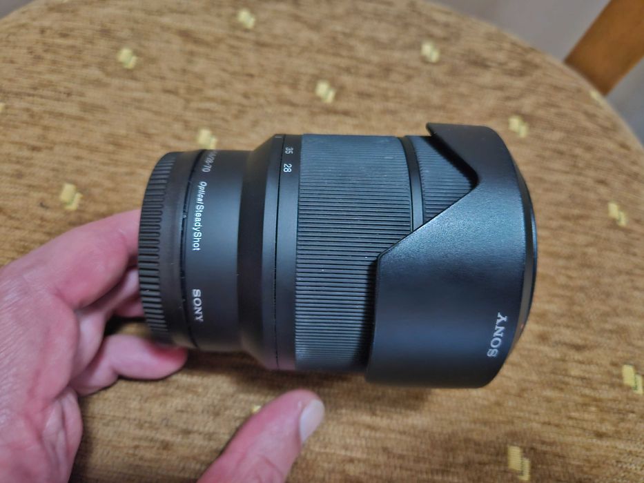 Обектив Sony FE 28-70mm f/3.5-5.6
