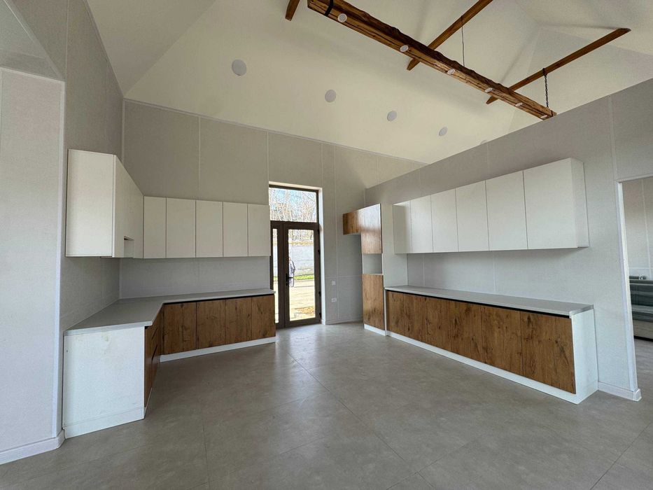 Алохида жойлашган бино соғломлаштирувчи клиника учун ижарага берилади.