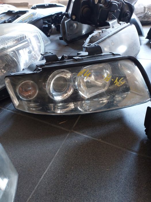 Far stanga sau dreapta Audi A4 B6 complet