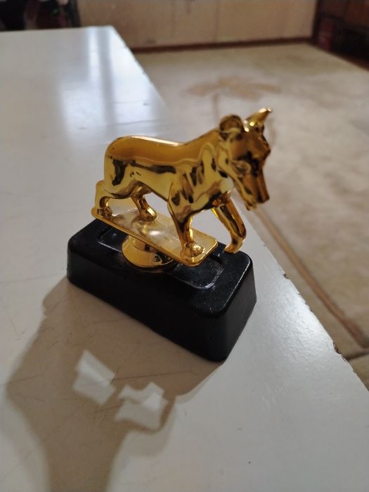 Продаю статуэтку цена договорная