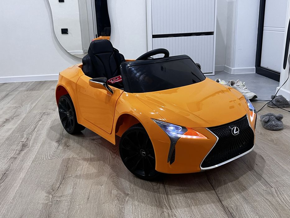 Детская машина на пульте