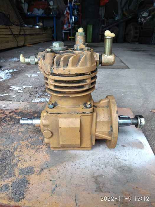 Компрессор на двухкубовый китайский погрузчик.