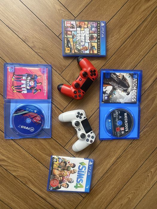 Игровая приставка Sony PlayStation 4 (PS4) + 2 геймпада и игры