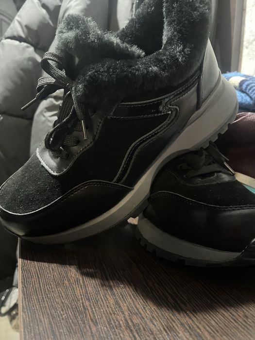 Продам кроссовки