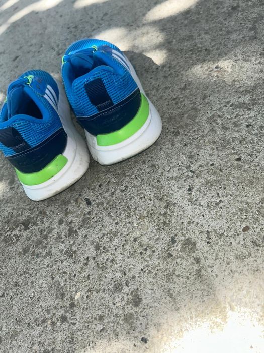 Vând adidași 26 impecabili