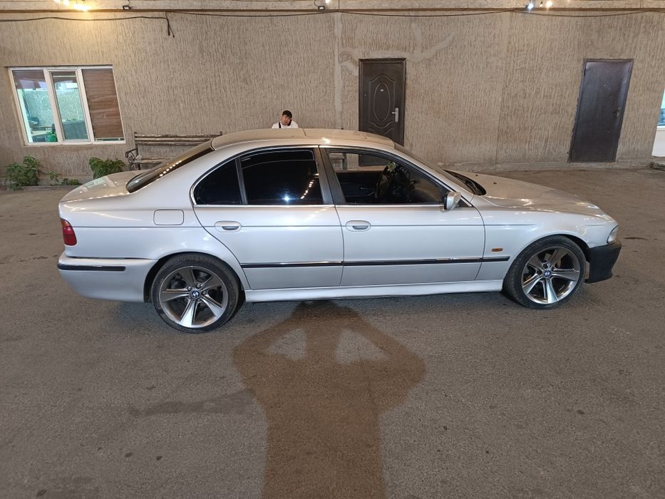 Продам машину БМВ е39