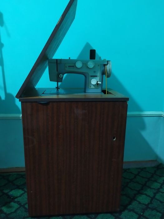 Tikuv mashinkasi Подольск 142