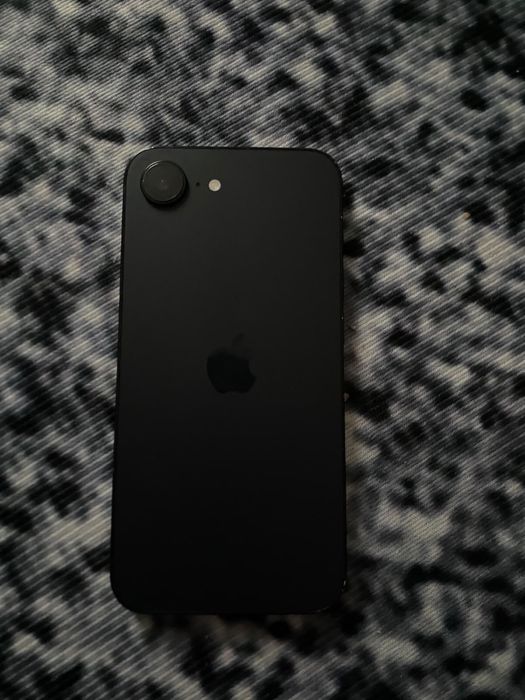 iPhone 16e с гарантии