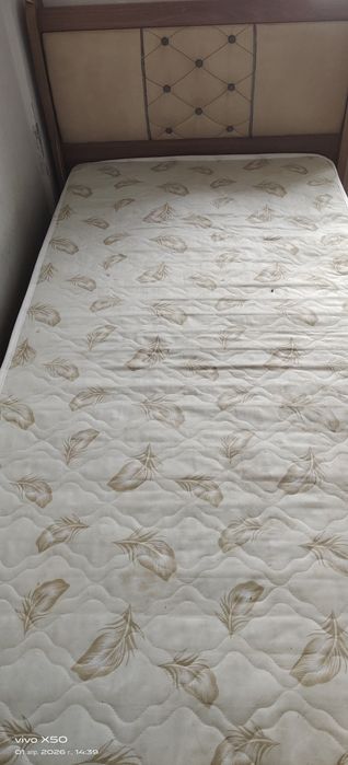 Кровать в хорошем состояние