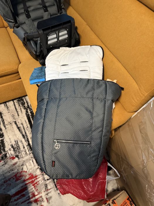 Carucior cu scoica cu prindere ISOFIX