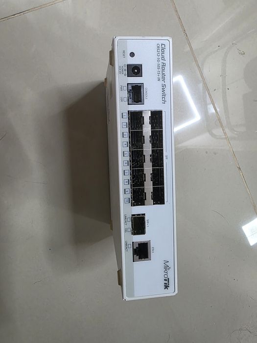Cloud router switch mikrotik  crs212-1g-10s-1s+ defect