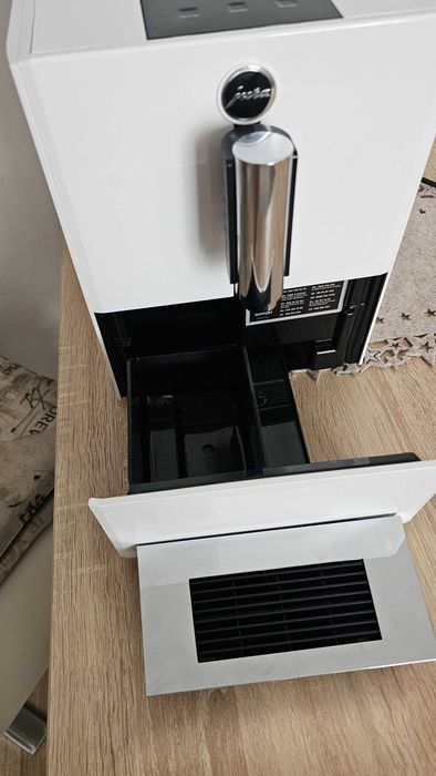Espressor automat Jura A1 White – ca nou, folosit de max. 10 ori
