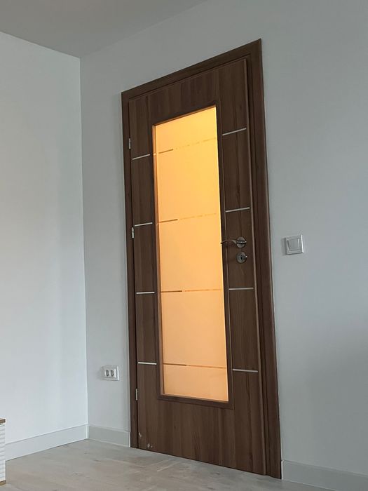 Vând ușa de interior