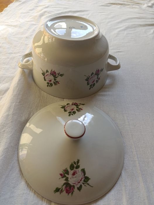 Супник неизползван.Български порцелан