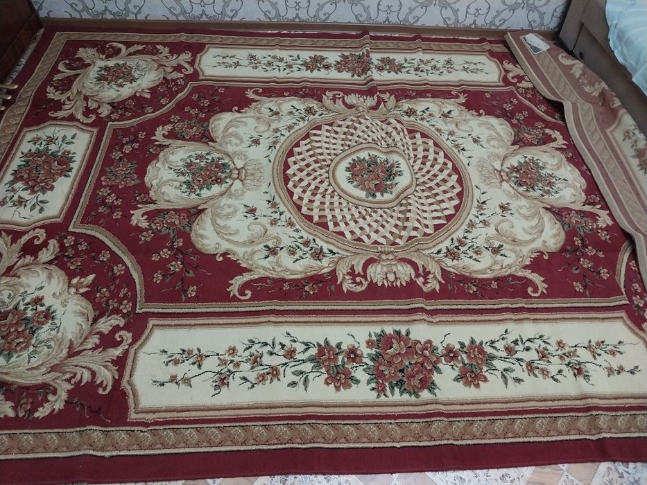 Продам КОВЕР в хорошем состоянии