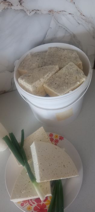 Vând brânză de oaie și urdă. Se vinde și angro