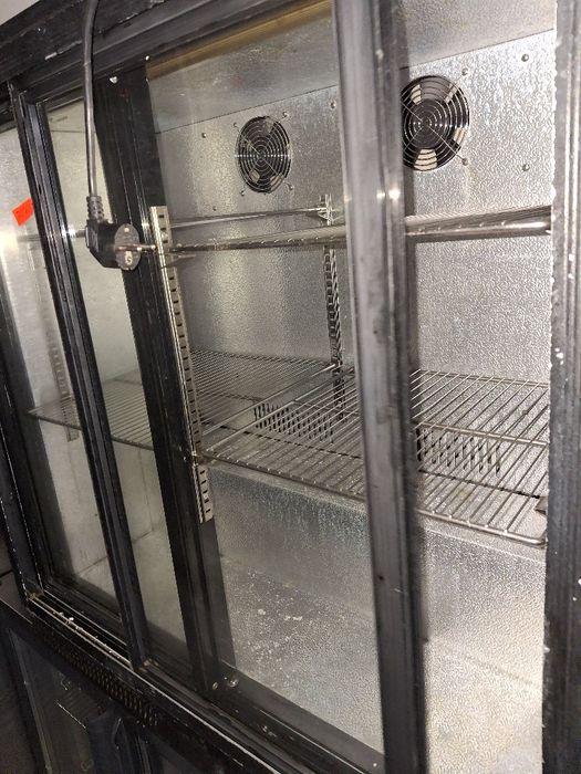 Хладилна витрина подплотова