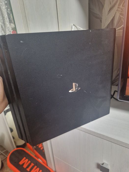 Продам Ps4 Pro с играми