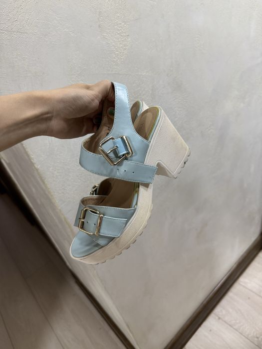 Продам женские туфли