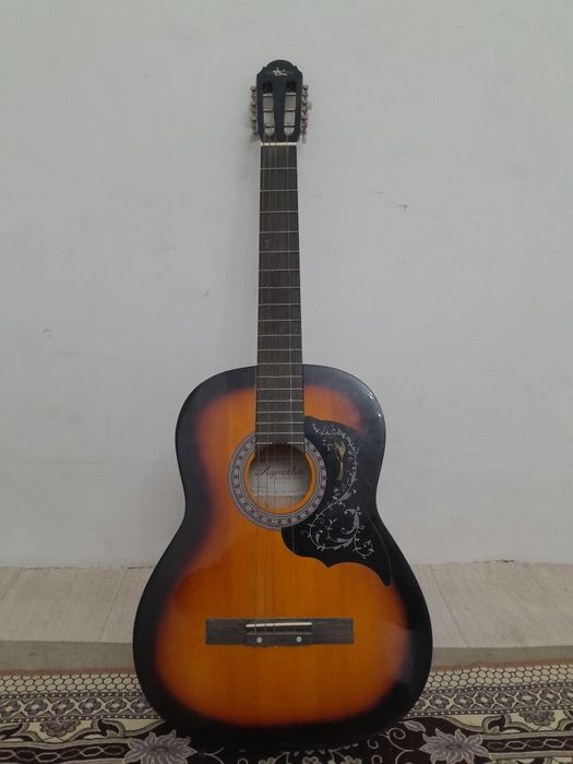 Гитара акустическая