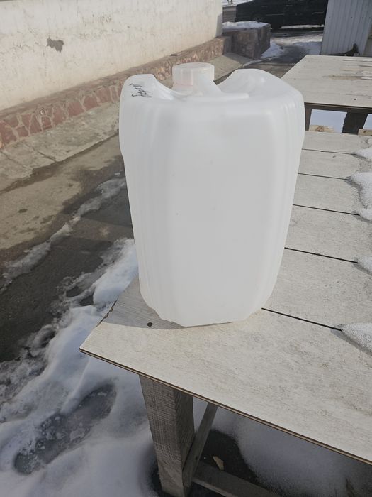 Канистры 20 и 5  литров