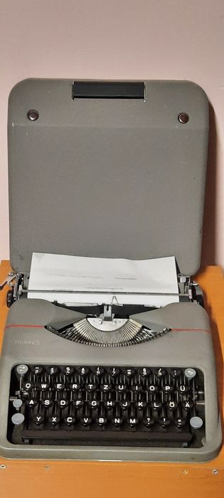 Mașină de scris Hermes Baby impecabilă