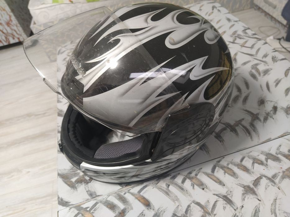 Продавам шлем за мотор