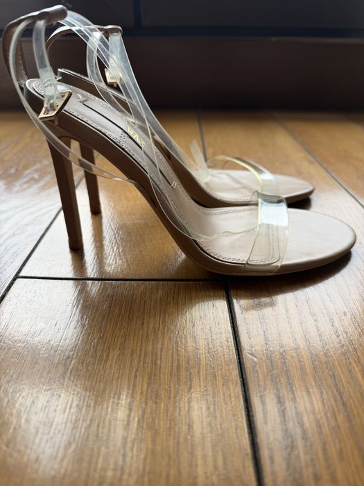 Елегантни сандали Zara