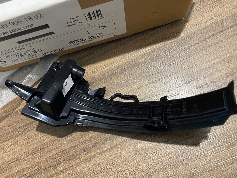 Semnalizare Mercedes A-Class A0999061802 Nou Original