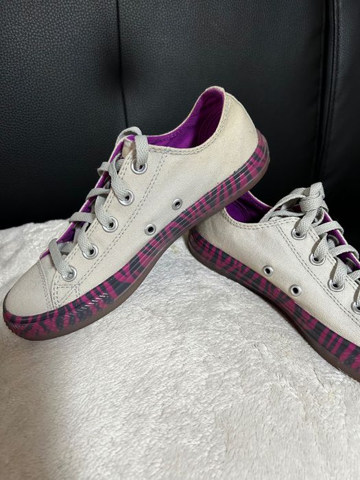 Converse animal print