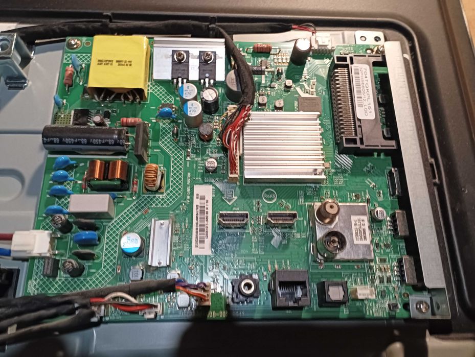 Продавам Main board 715GC276-C0D-000-004D ТВ PHILIPS 32PHS6605/12